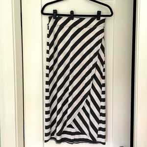Athleta gray & white diagonal stripe maxi skirt